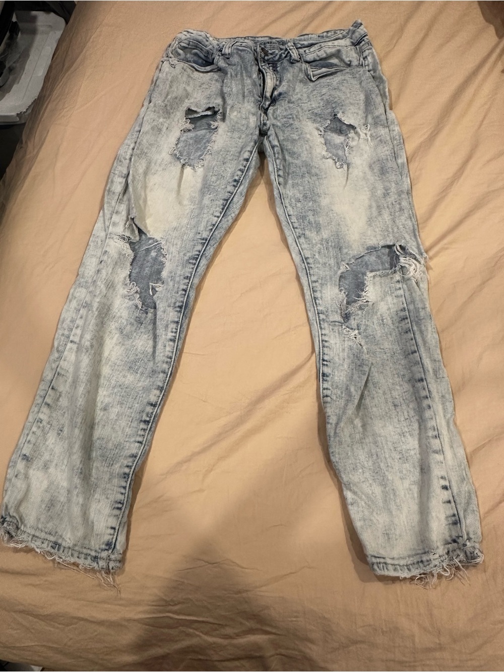 Light Wash Distressed Men’s Jeans